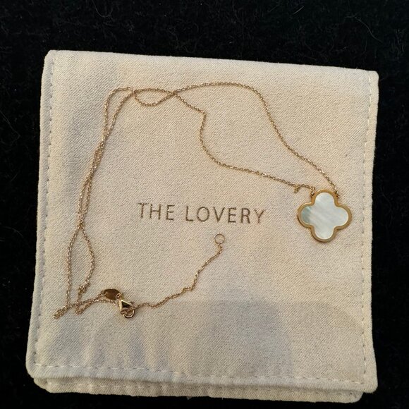 Small Mother of Pearl Single Clover Necklace 14K Gold - Picture 3 of 6